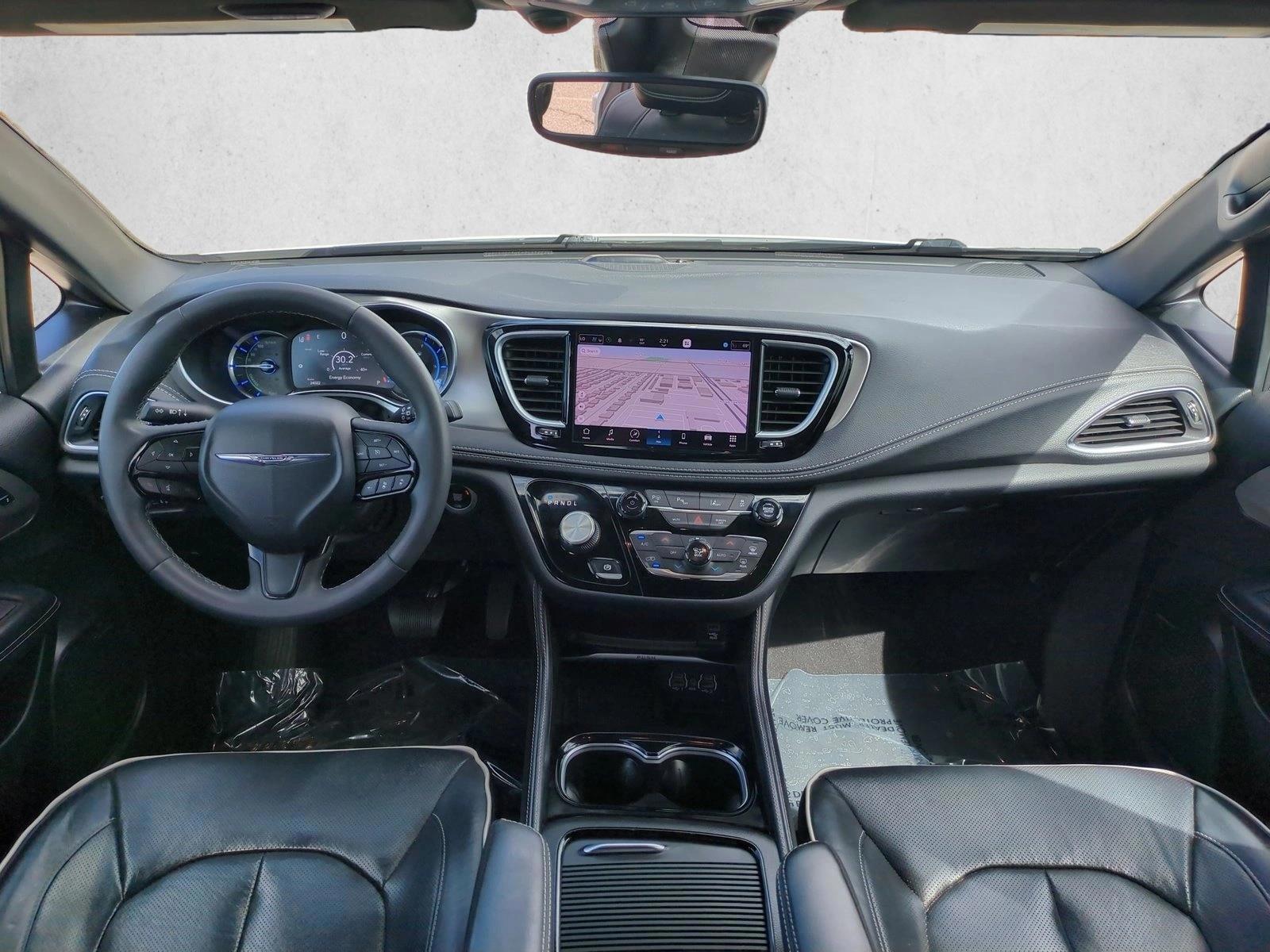Thumbnail: 2023 Chrysler Pacifica - 3