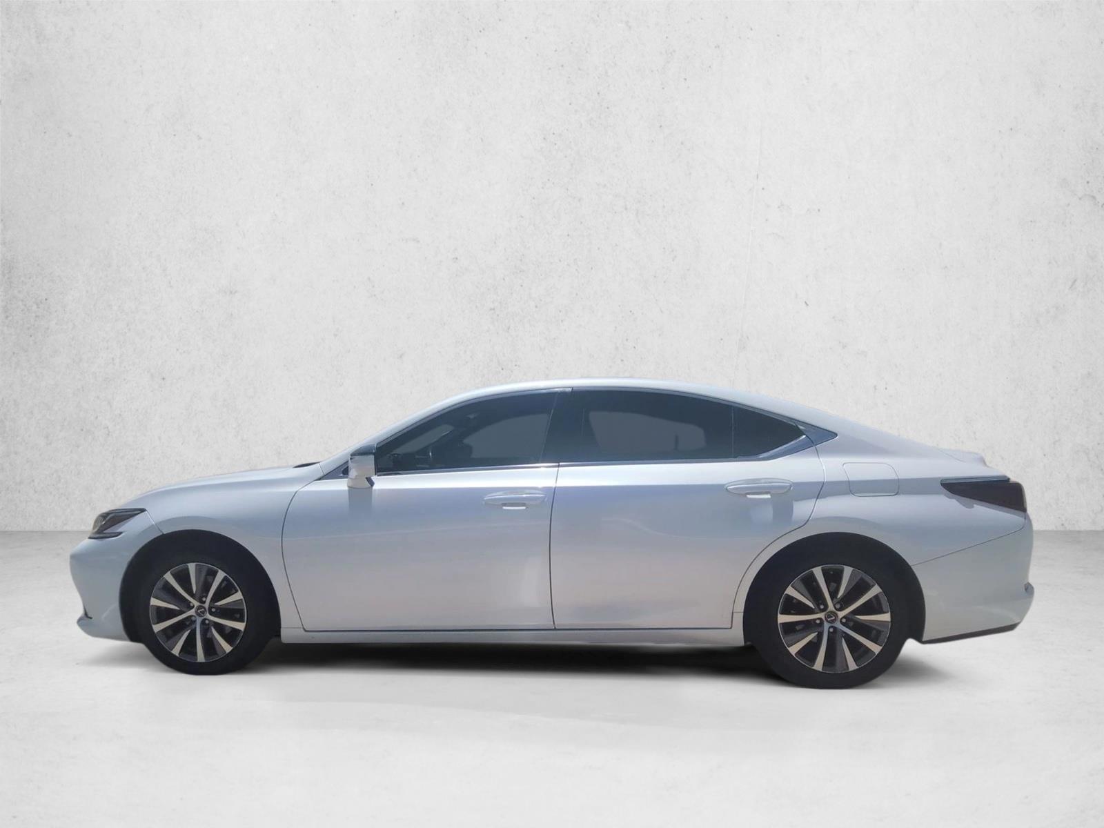 Thumbnail: 2021 Lexus ES - 2