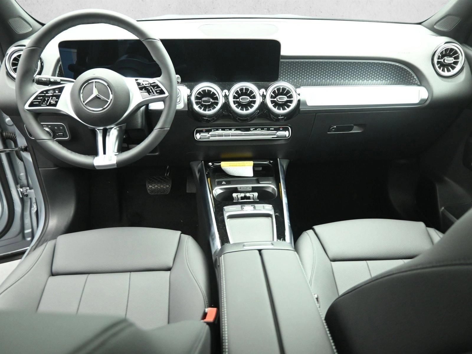 Thumbnail: 2026 Mercedes-Benz GLB - 4