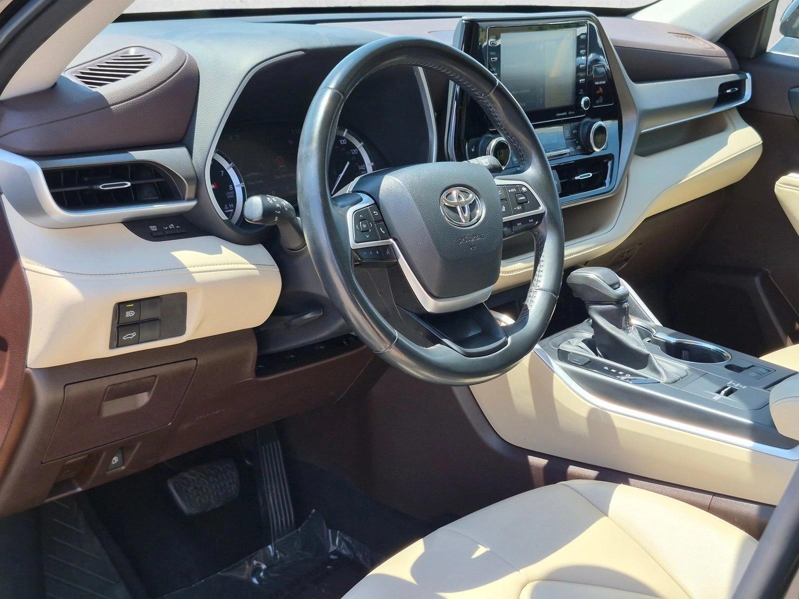 Thumbnail: 2022 Toyota Highlander - 3