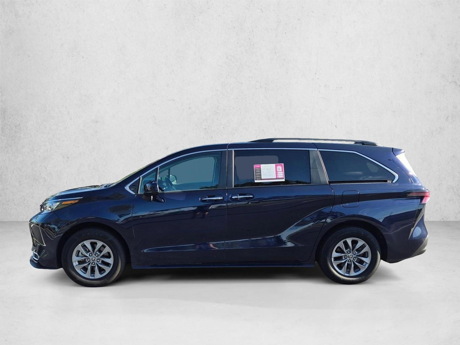 Thumbnail: 2024 Toyota Sienna - 2