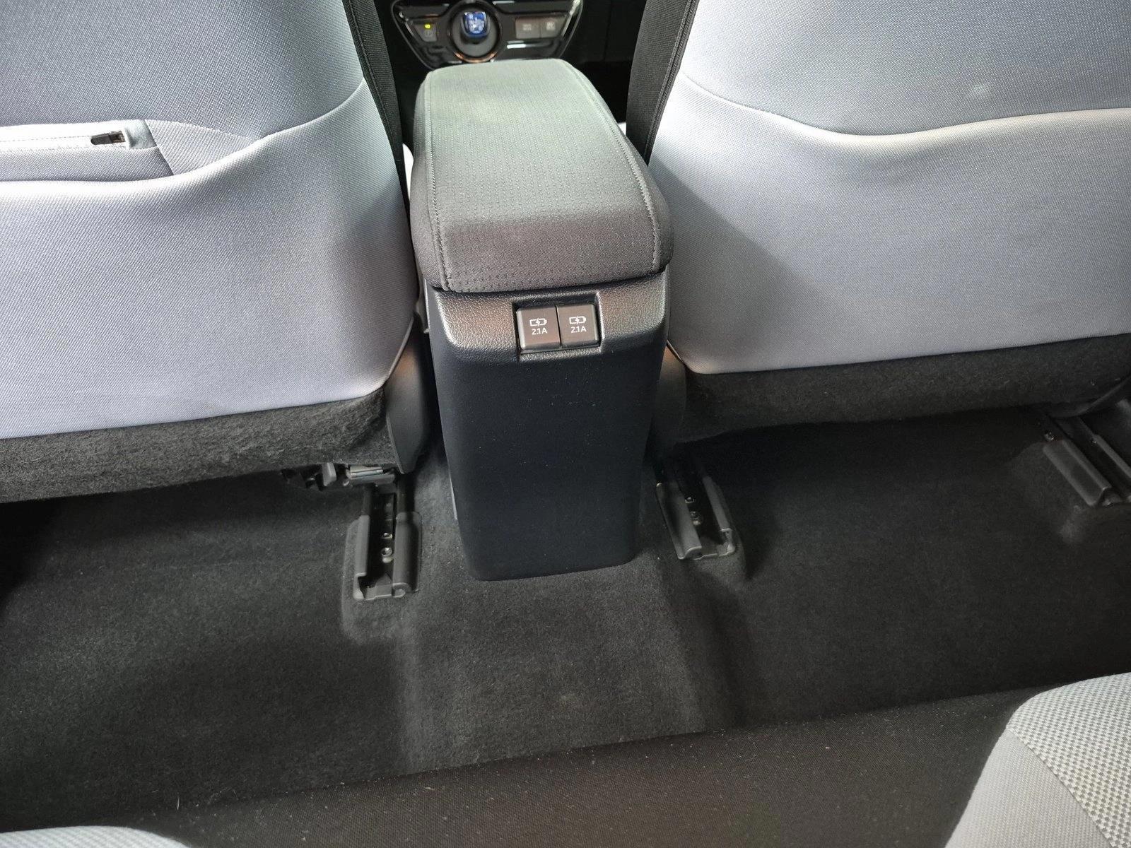 2022 Toyota Prius LE - Photo 18