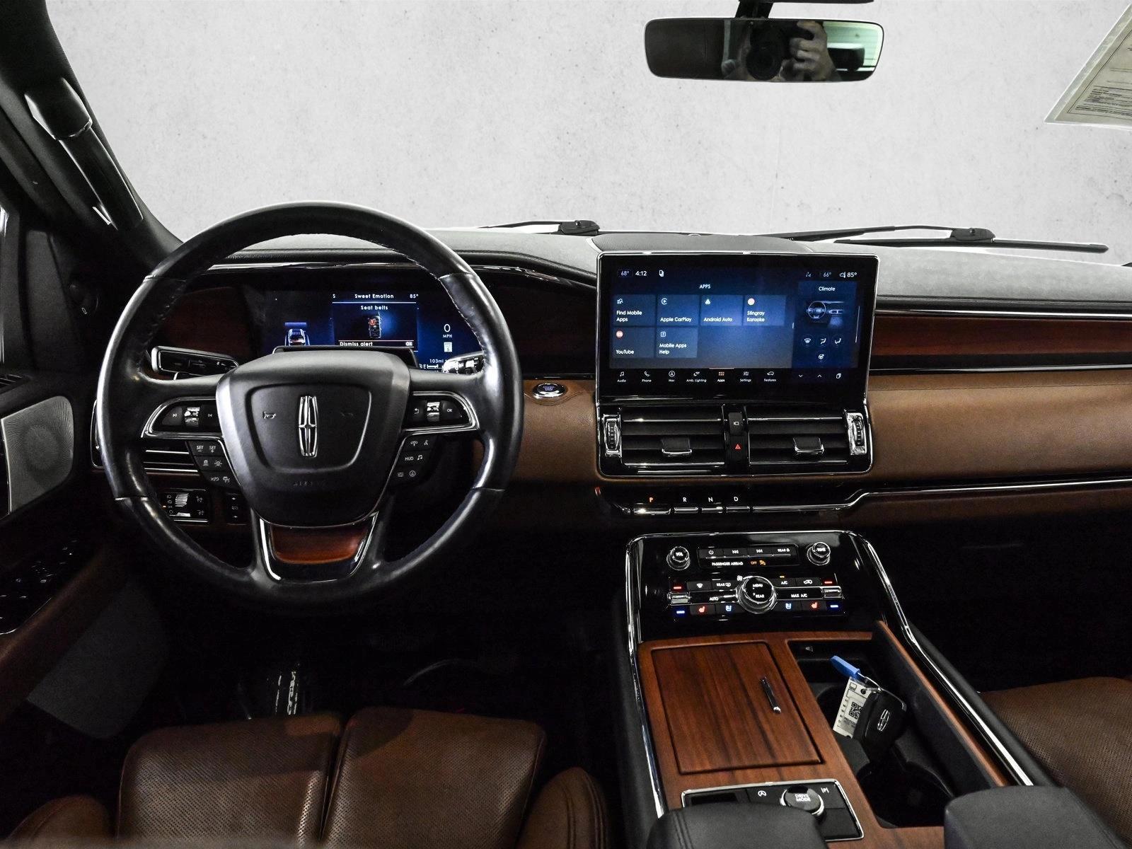 Thumbnail: 2023 Lincoln Navigator - 3