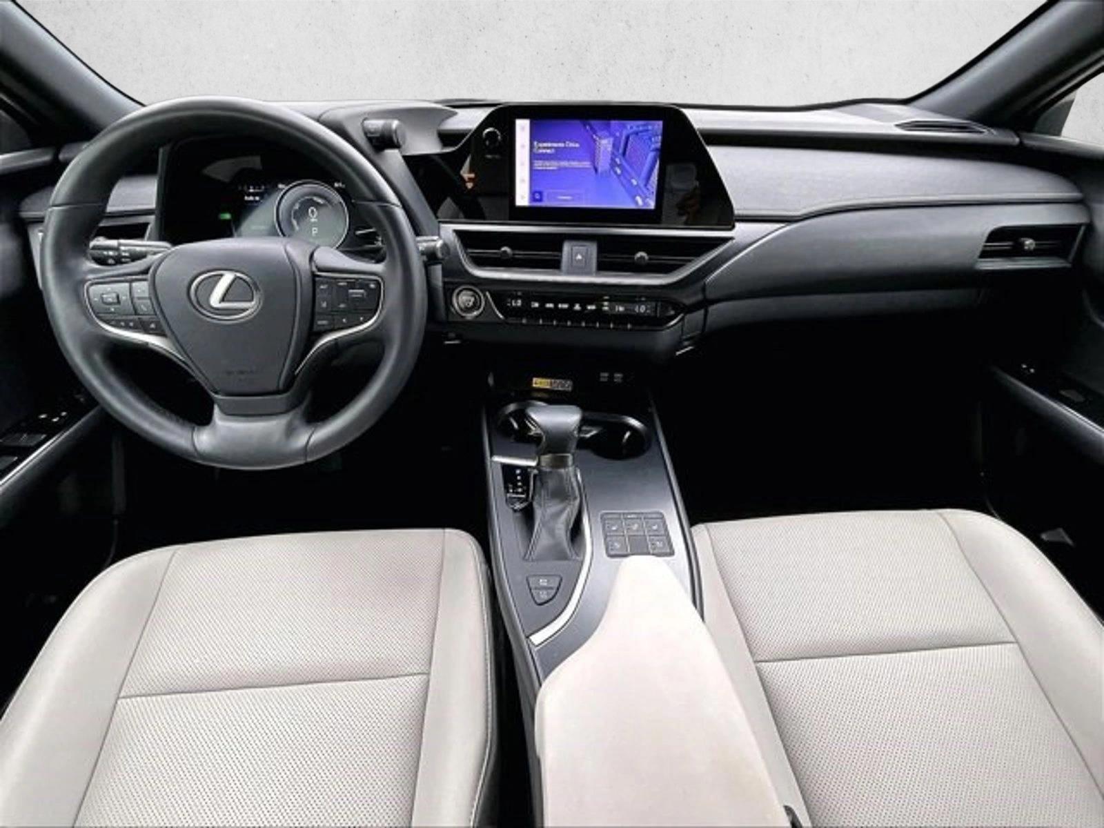 Thumbnail: 2023 Lexus UX - 3