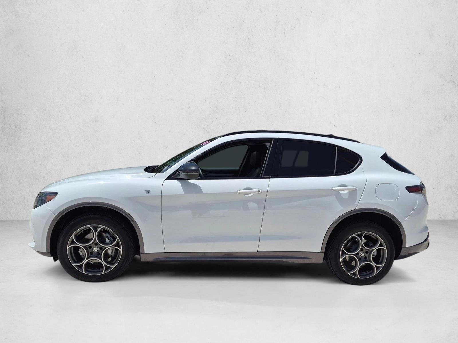 Thumbnail: 2024 Alfa Romeo Stelvio - 2