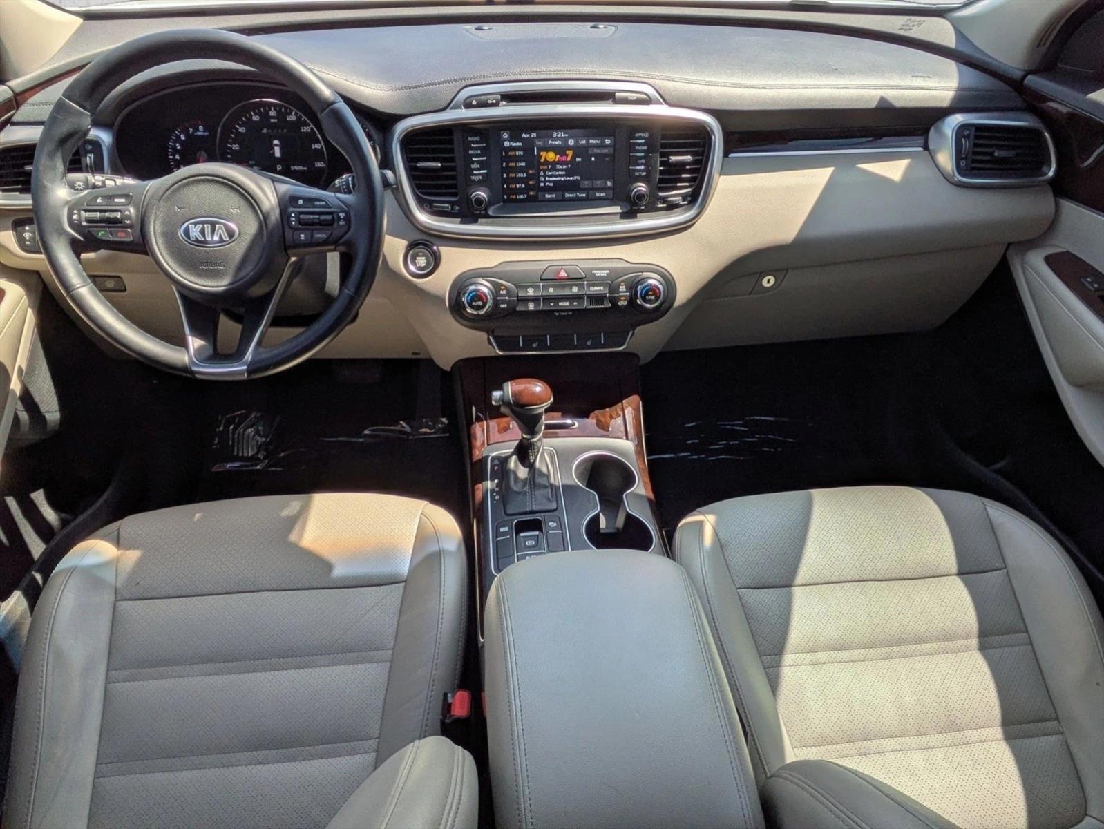 Thumbnail: 2017 Kia Sorento - 4