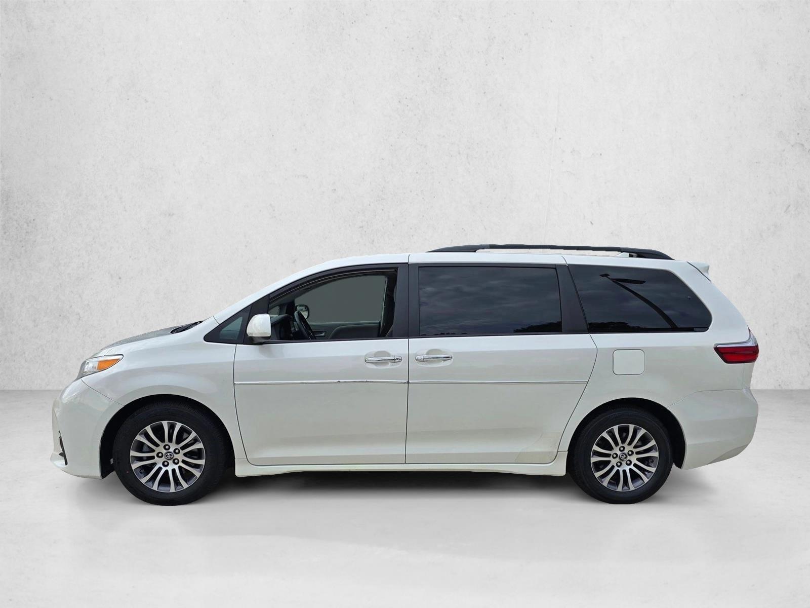Thumbnail: 2019 Toyota Sienna - 2