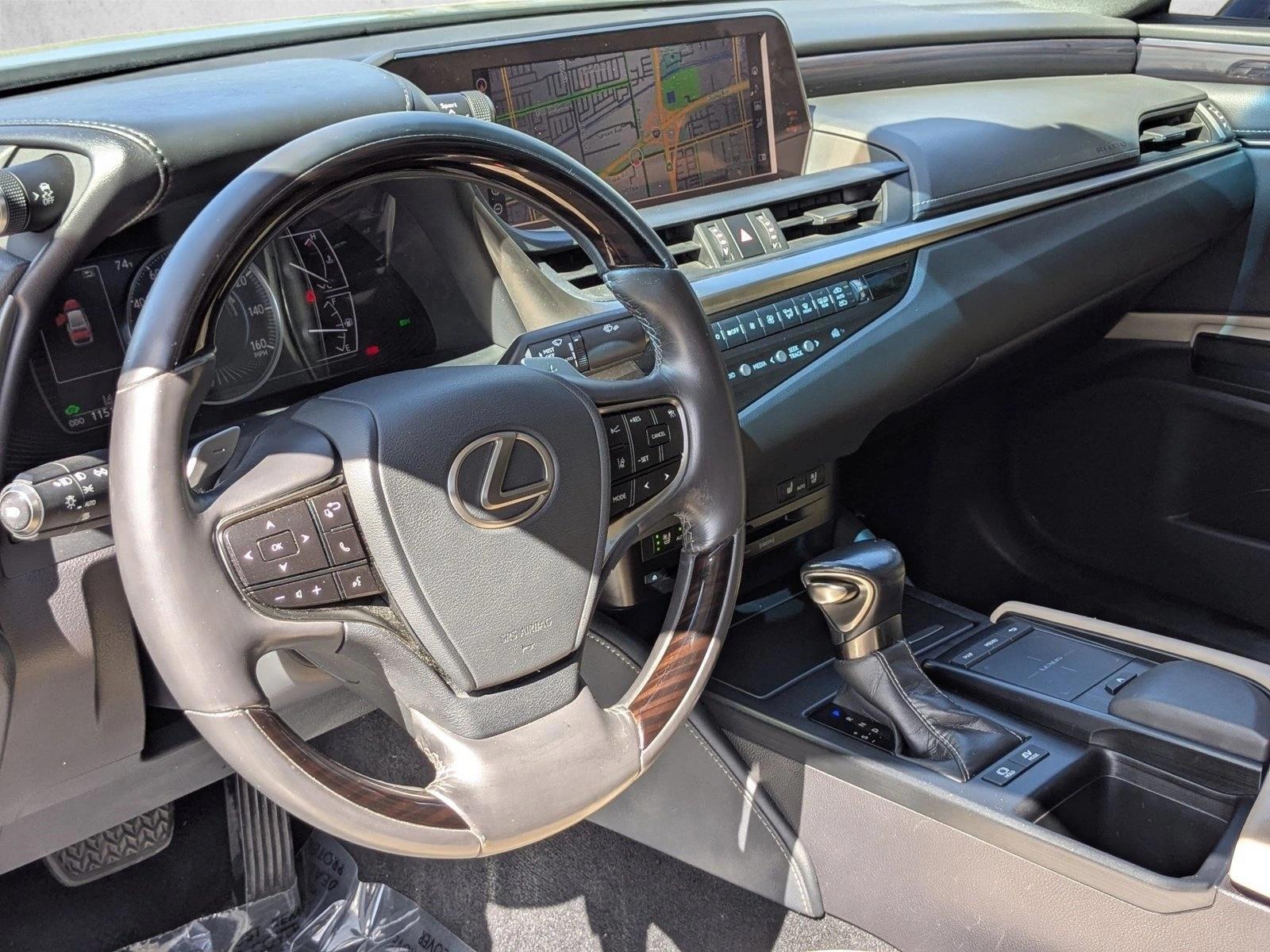 Thumbnail: 2020 Lexus ES - 3