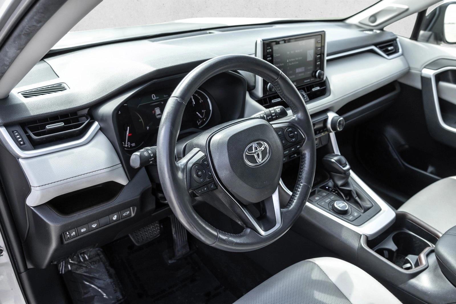 Thumbnail: 2020 Toyota RAV4 - 3