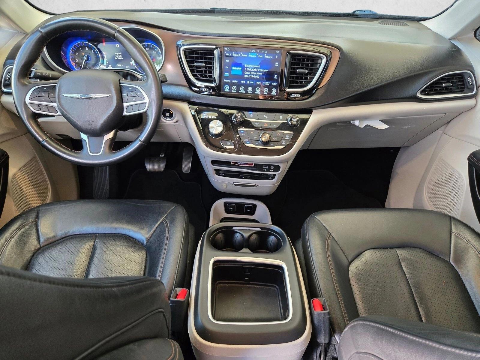 Thumbnail: 2017 Chrysler Pacifica - 3