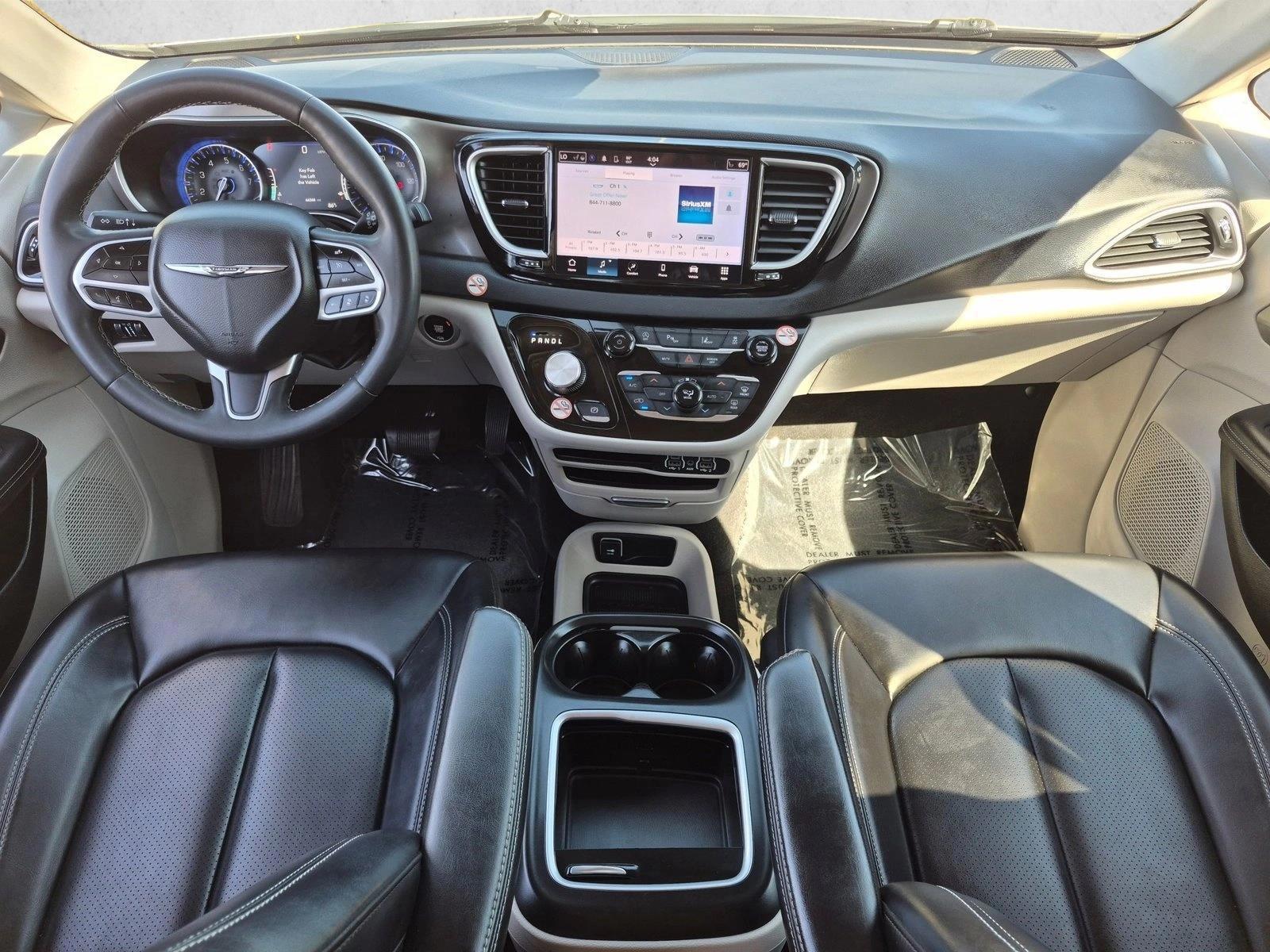 Thumbnail: 2023 Chrysler Pacifica - 3