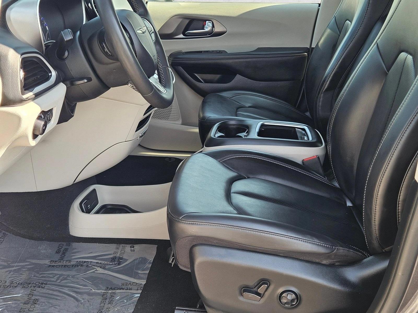 2023 Chrysler Pacifica Touring L - Photo 15