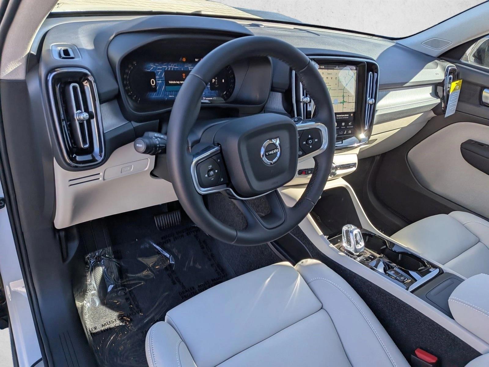 Thumbnail: 2026 Volvo XC40 - 3