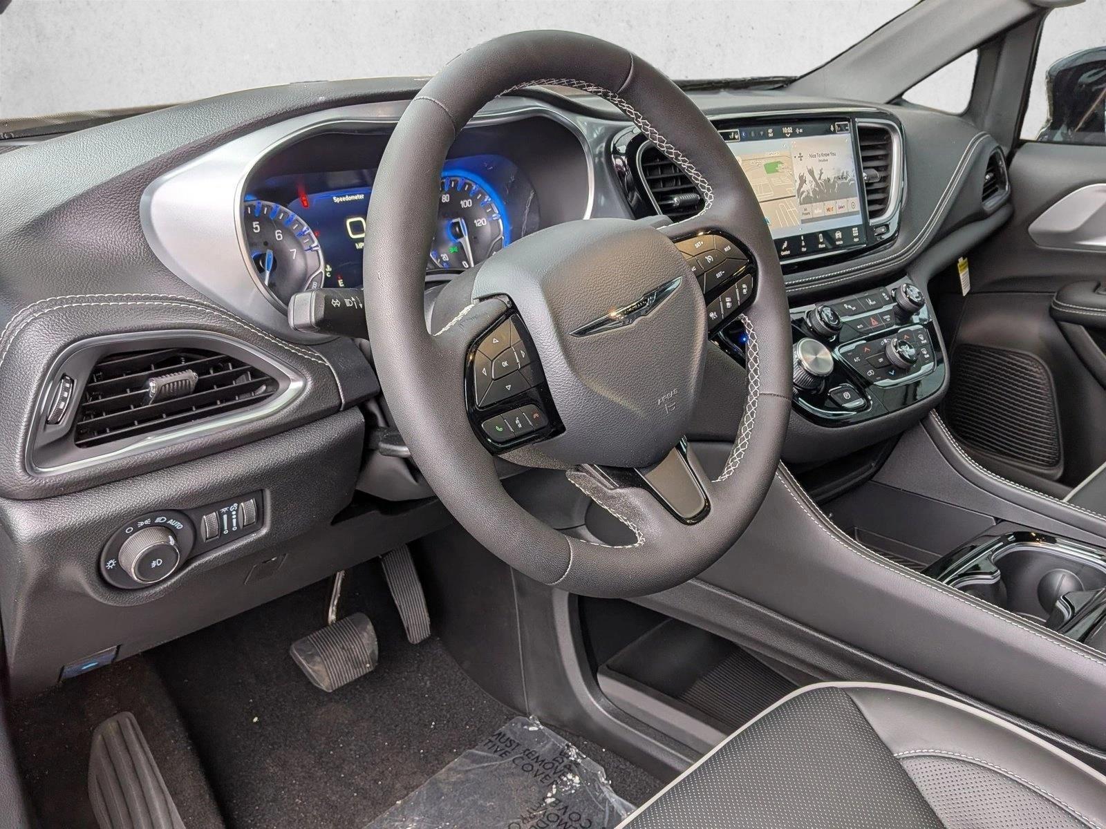 Thumbnail: 2026 Chrysler Pacifica - 3
