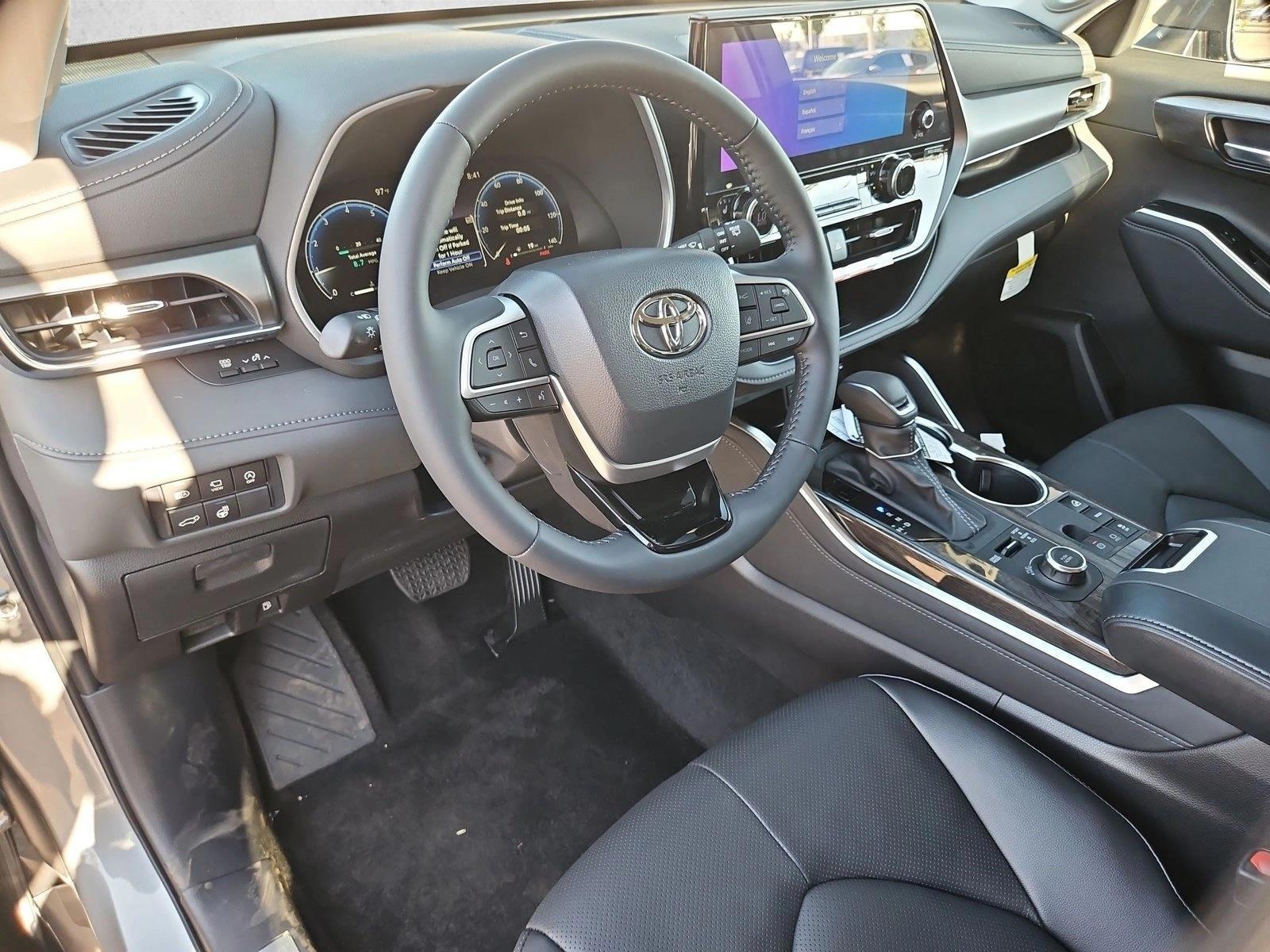 Thumbnail: 2026 Toyota Highlander - 3
