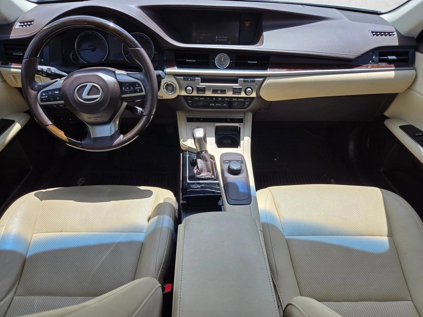 Thumbnail: 2016 Lexus ES - 3