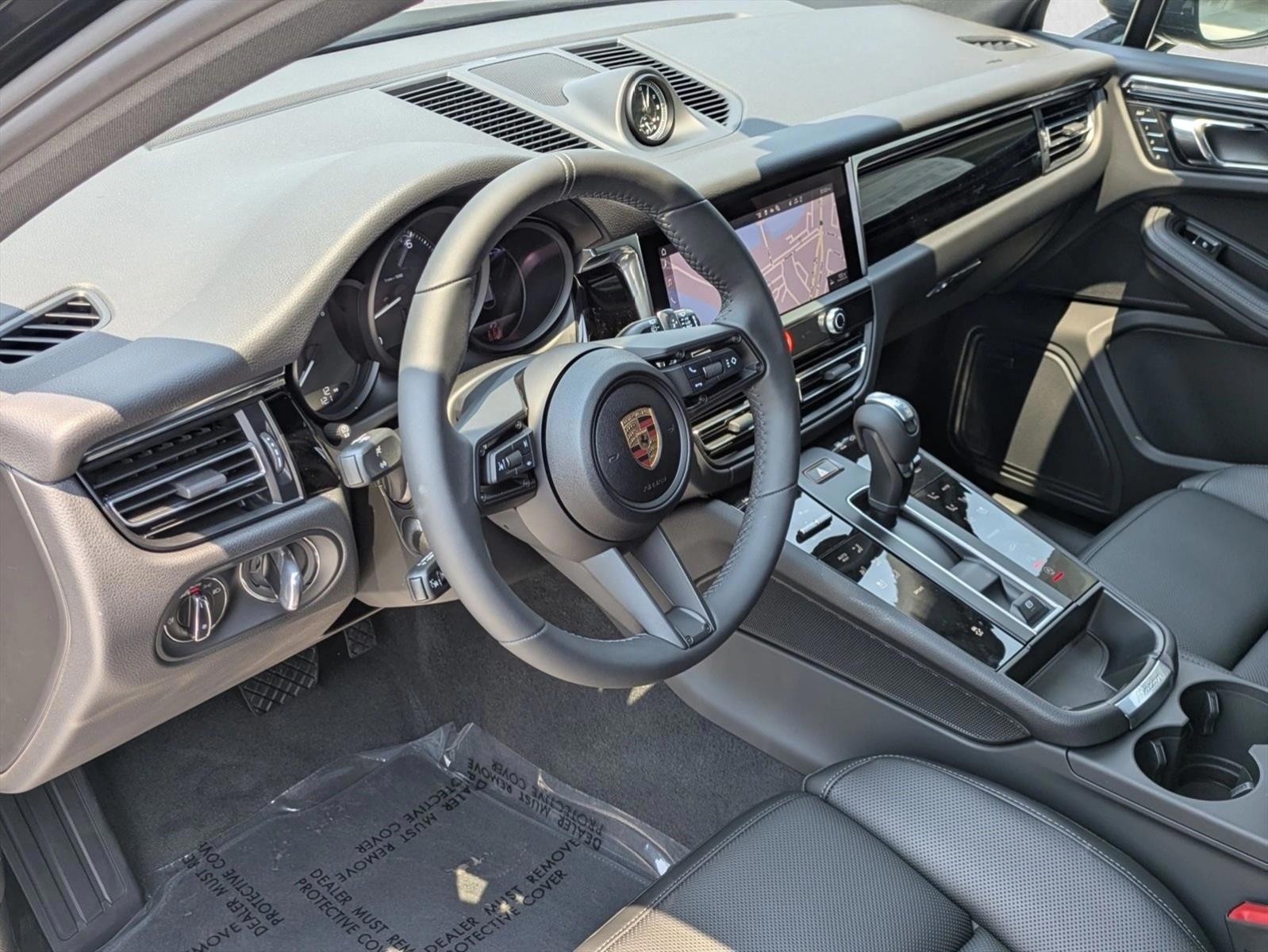 Thumbnail: 2025 Porsche Macan - 3