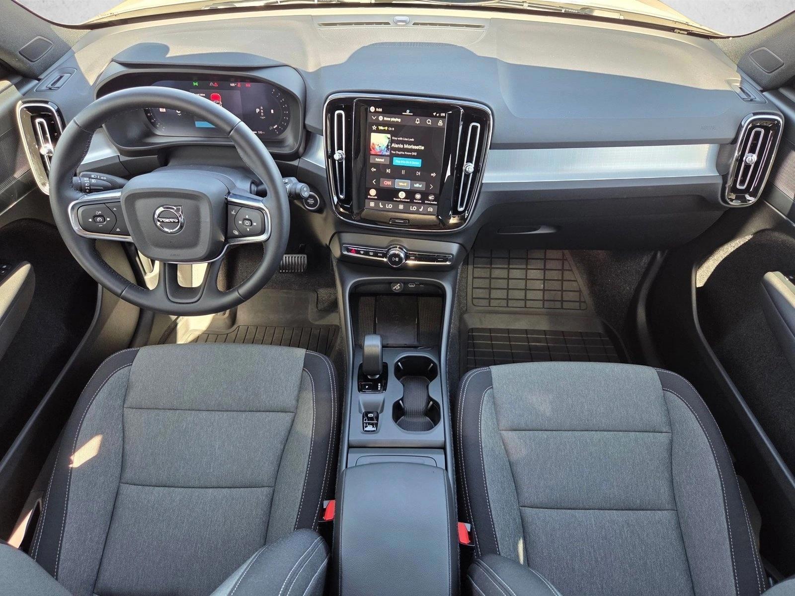 Thumbnail: 2026 Volvo XC40 - 4