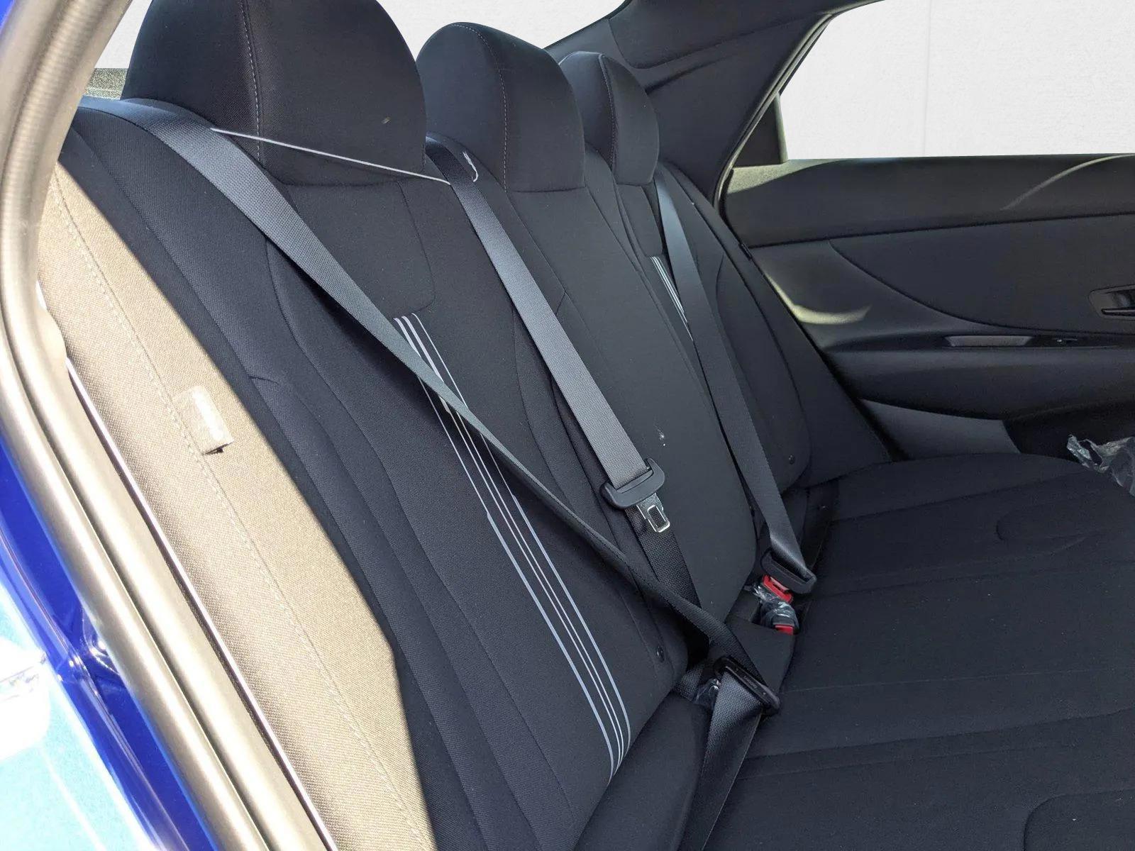 2025 Hyundai Elantra SEL - Photo 20