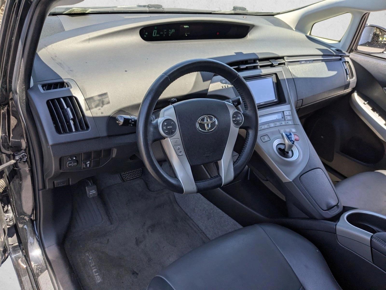 Thumbnail: 2015 Toyota Prius - 3