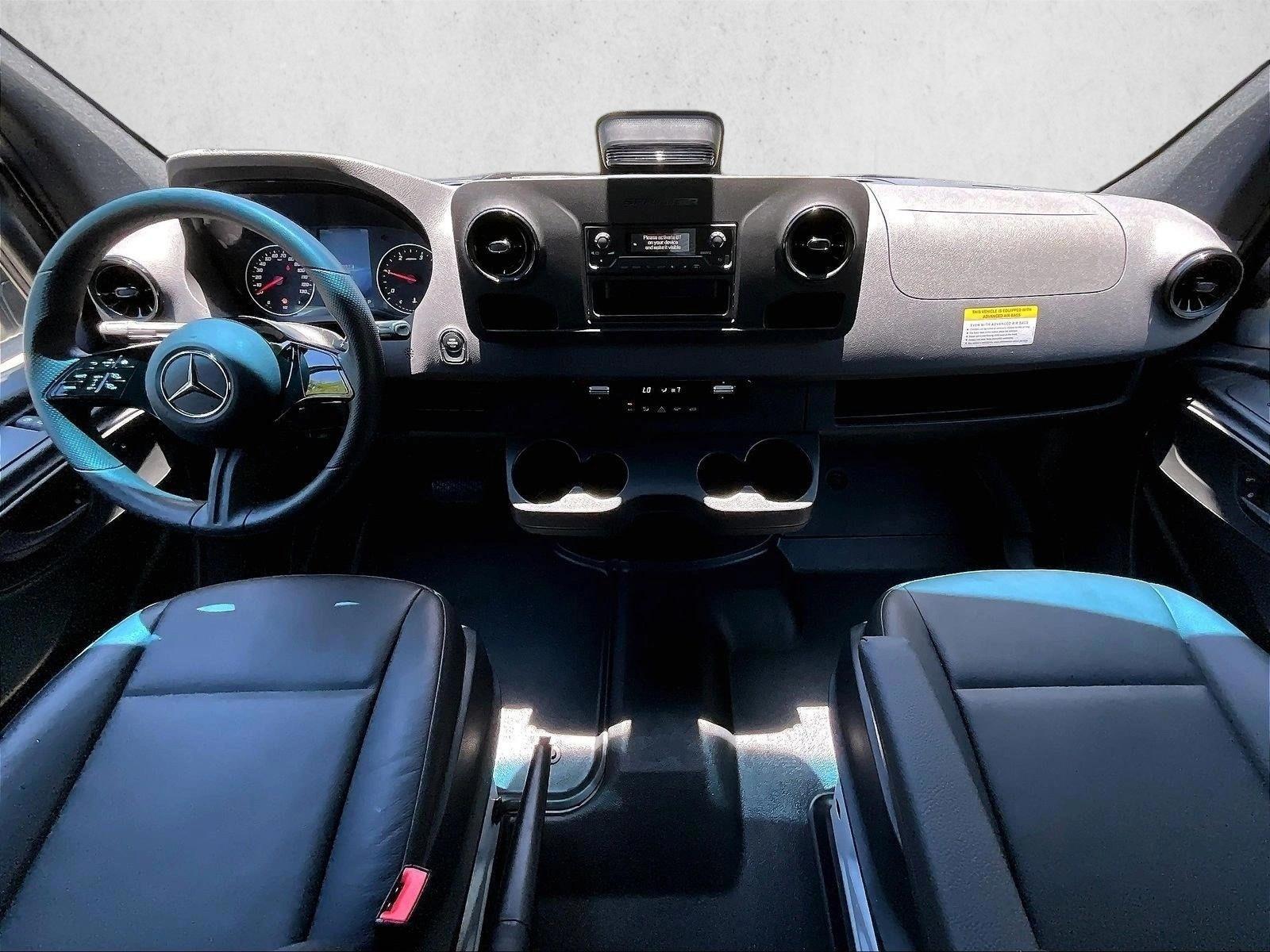 Thumbnail: 2025 Mercedes-Benz Sprinter - 3