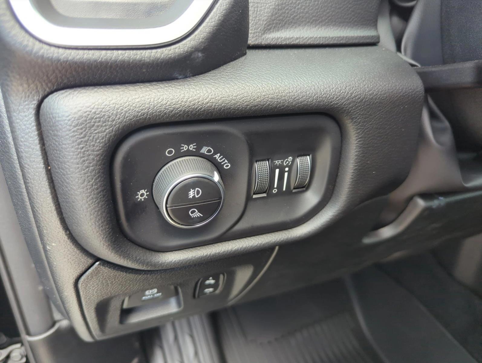 Thumbnail: 2026 RAM 1500 - 4