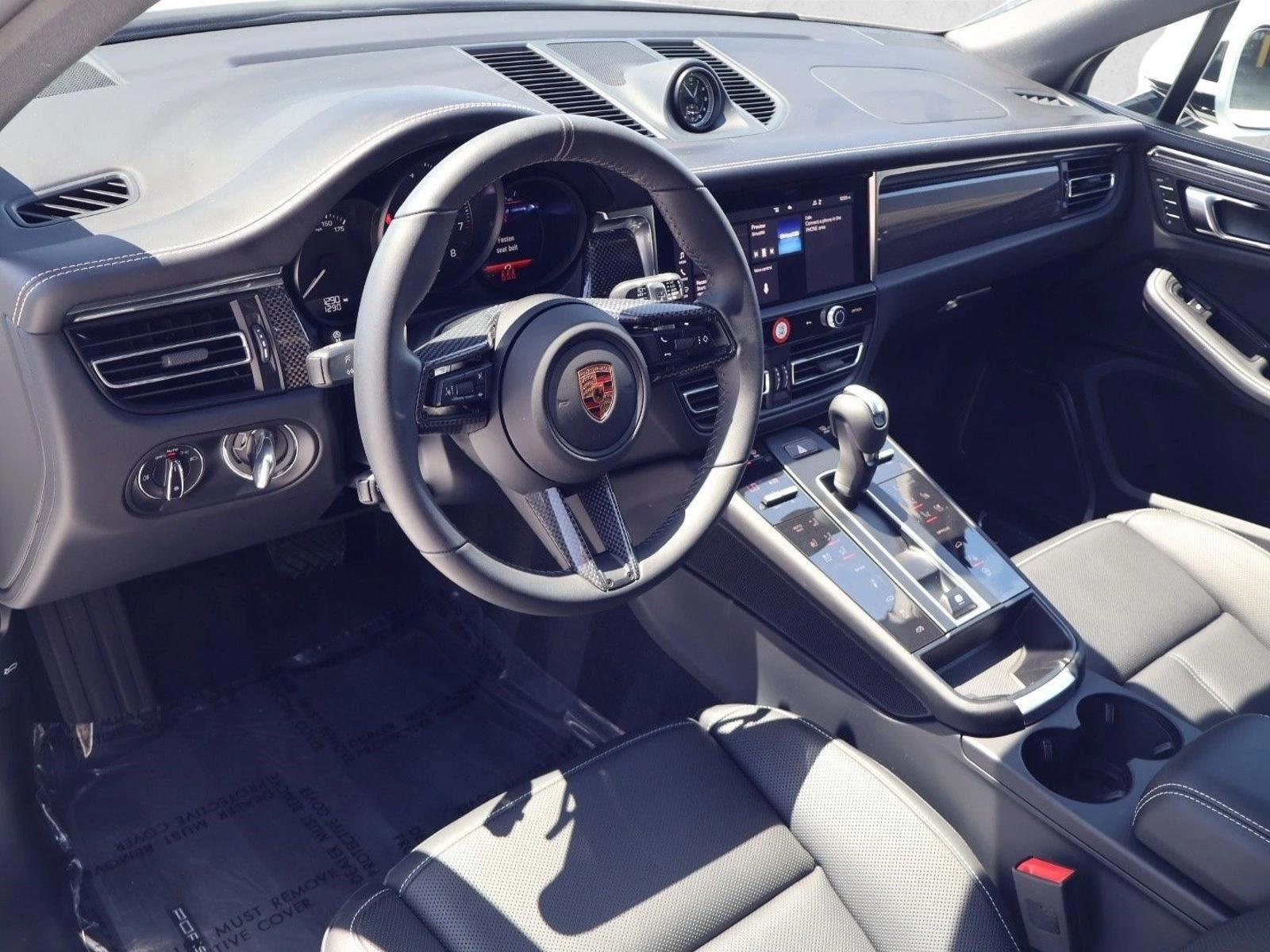 Thumbnail: 2026 Porsche Macan - 3