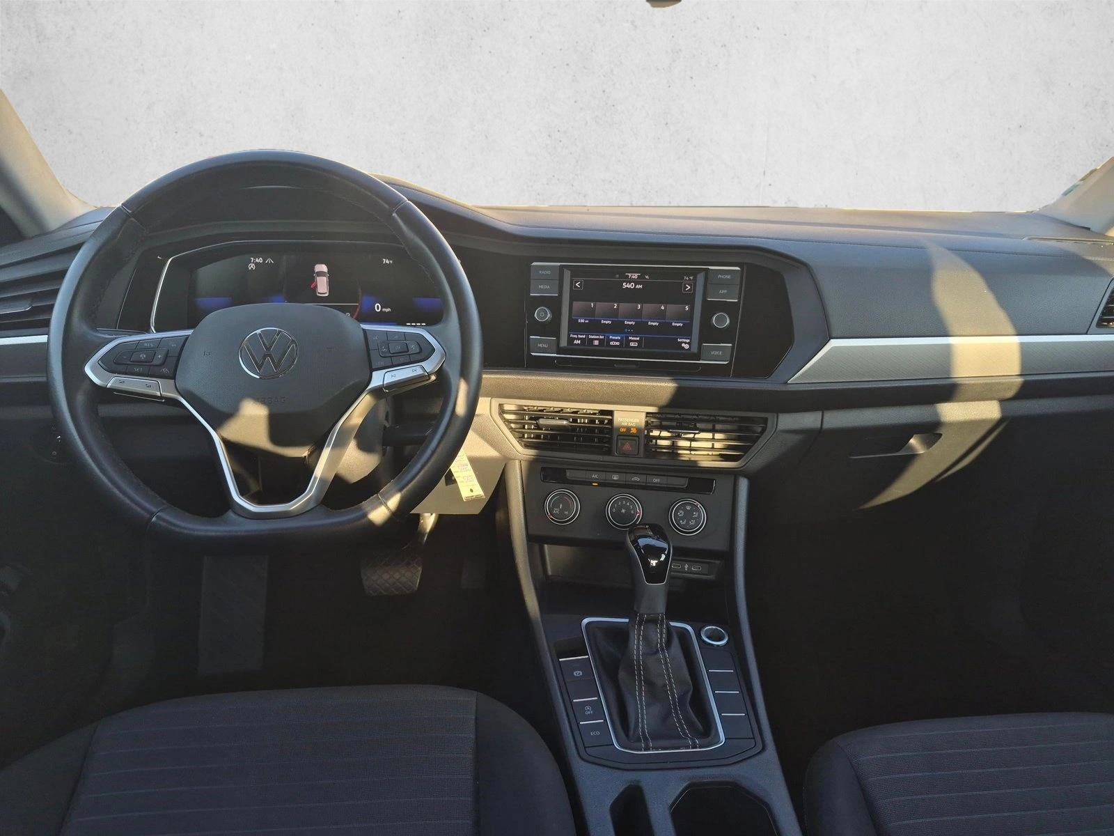 Thumbnail: 2024 Volkswagen Jetta - 3