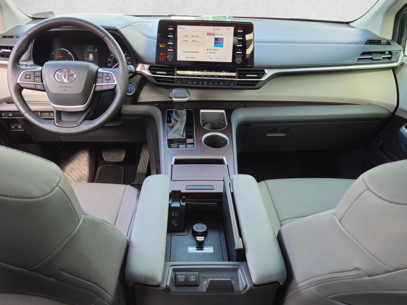 Thumbnail: 2021 Toyota Sienna - 3