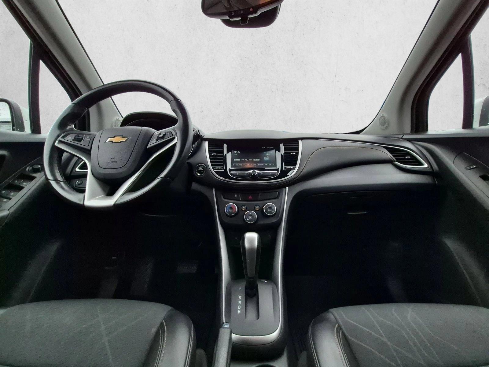 Thumbnail: 2017 Chevrolet Trax - 3