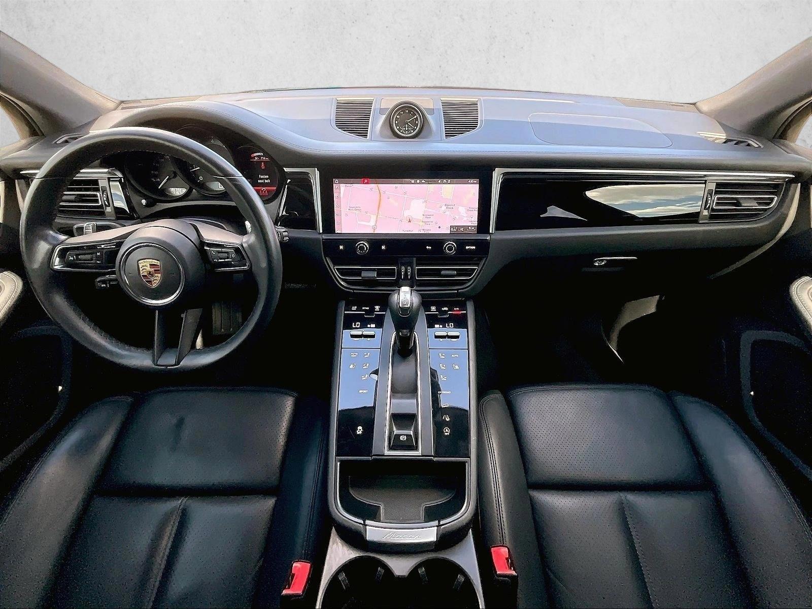 Thumbnail: 2023 Porsche Macan - 3