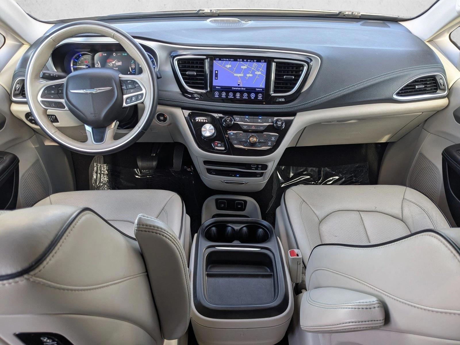 Thumbnail: 2017 Chrysler Pacifica - 3