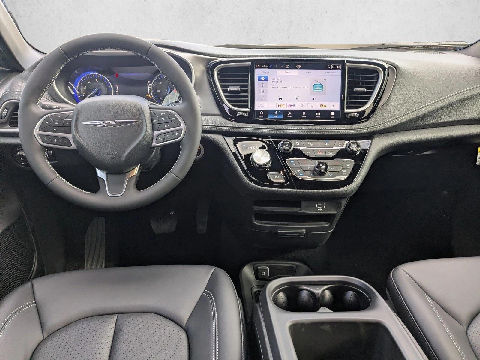 Thumbnail: 2026 Chrysler Pacifica - 4