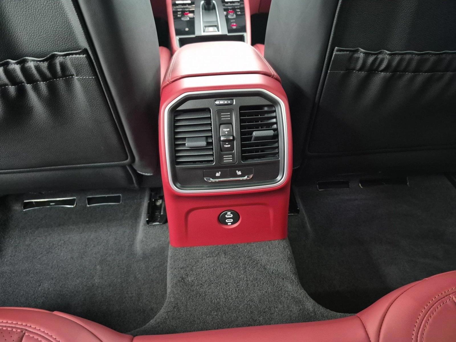 2026 Porsche Macan T - Photo 19