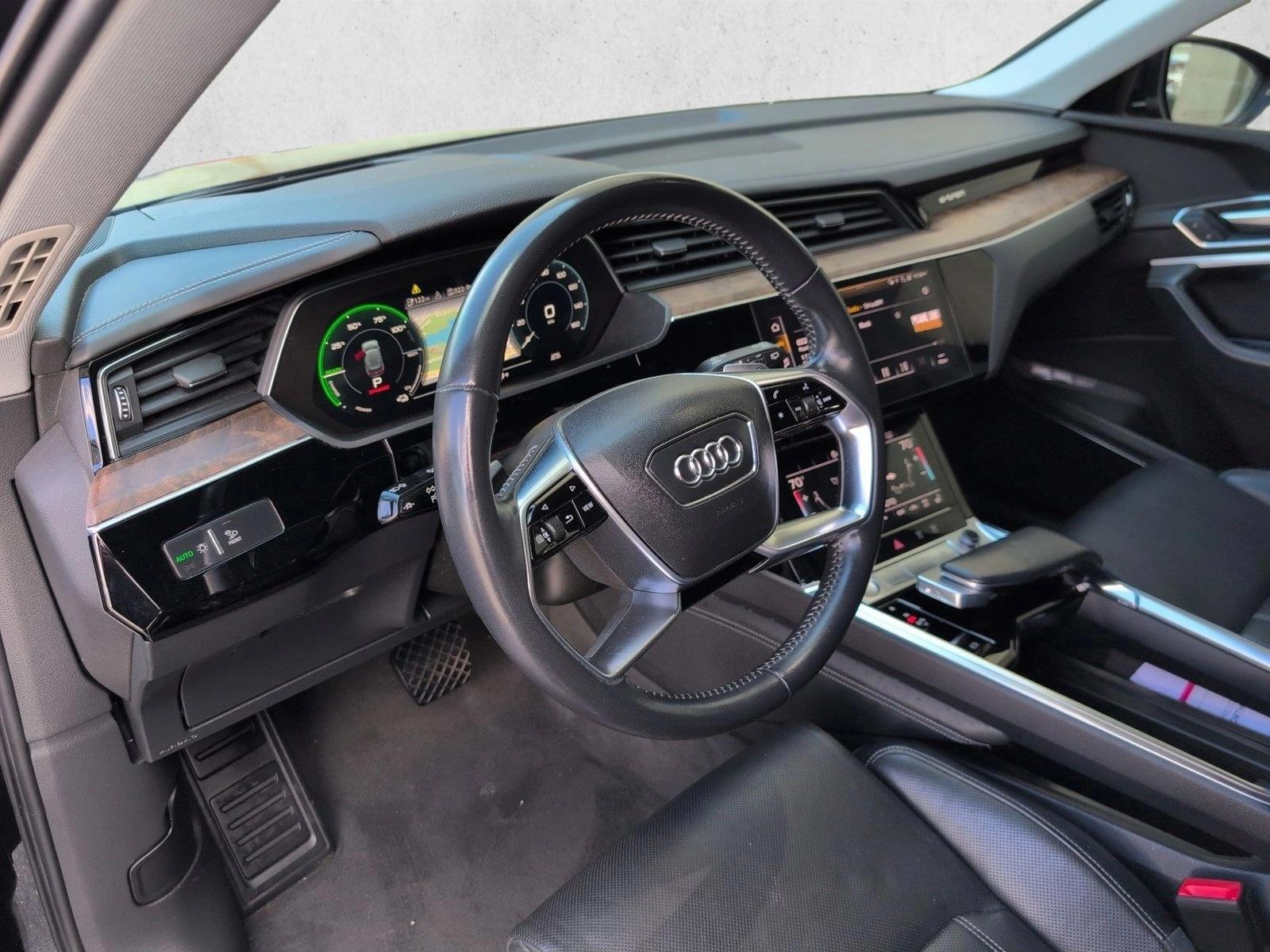 Thumbnail: 2019 Audi e-tron - 3