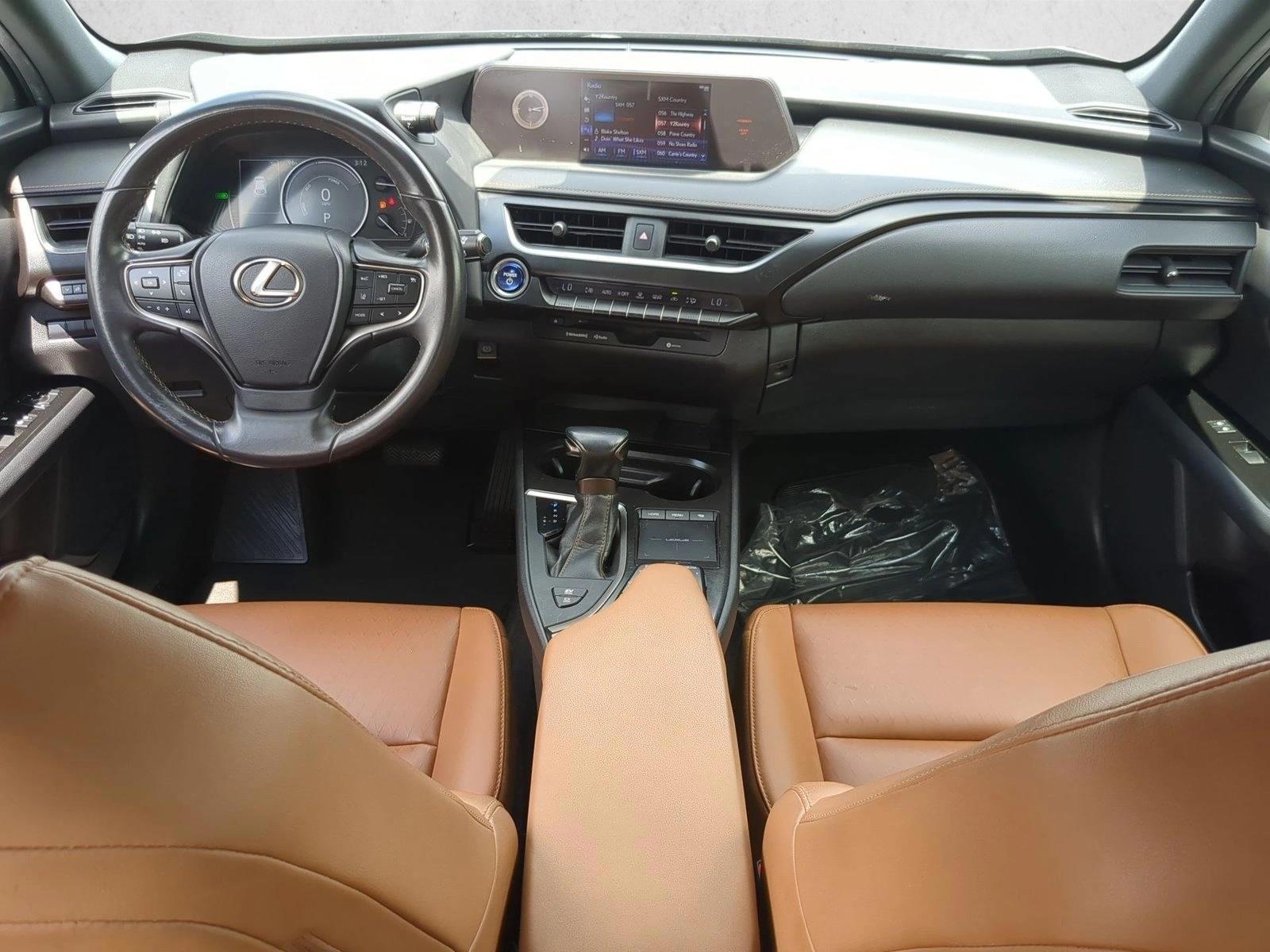 Thumbnail: 2021 Lexus UX - 3