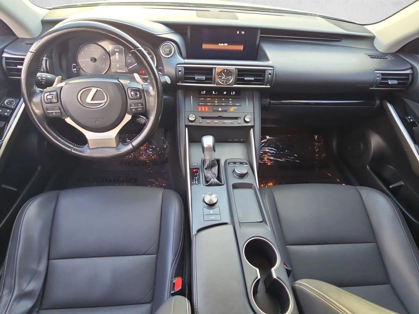 Thumbnail: 2019 Lexus IS - 4
