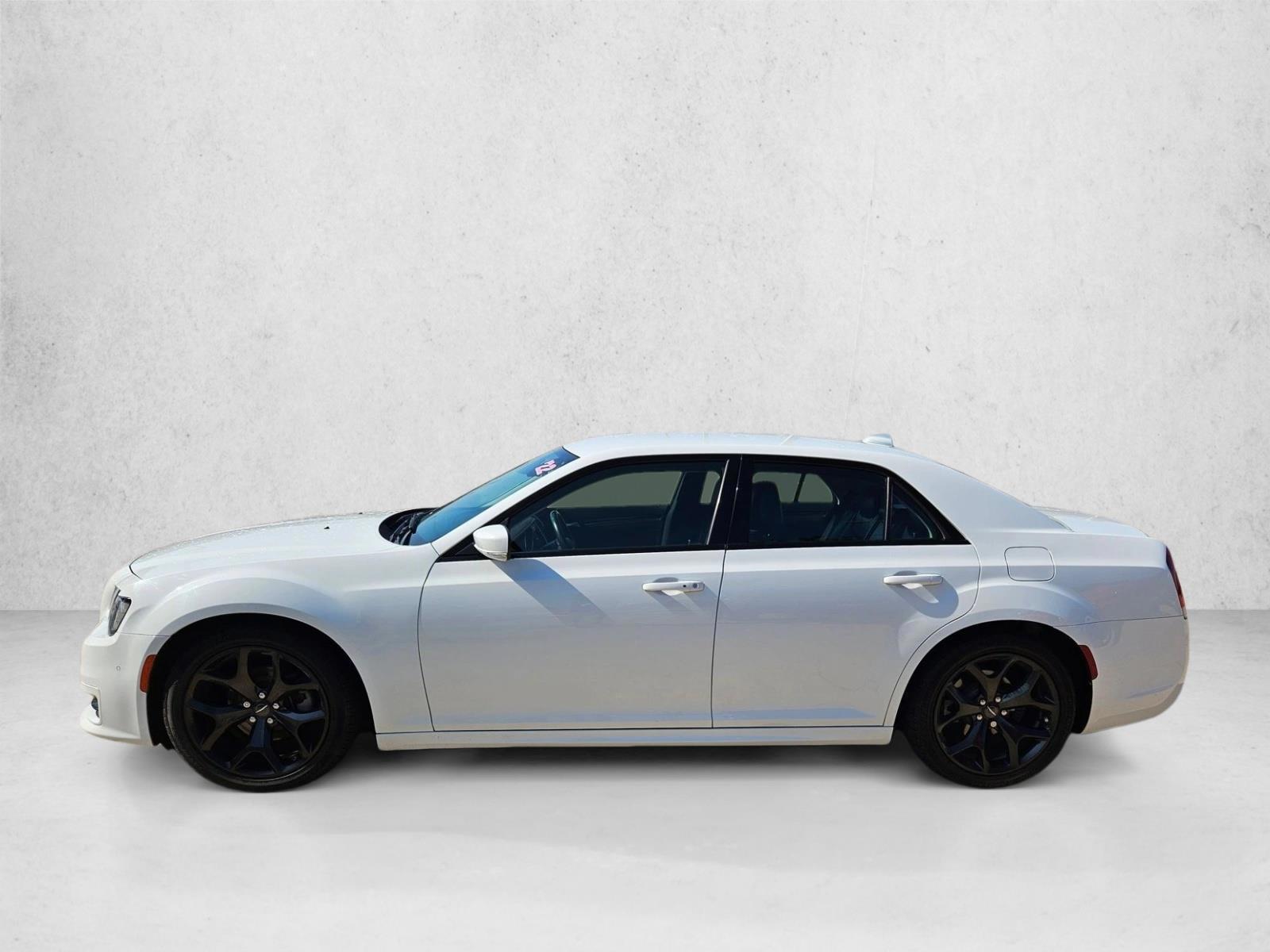 Thumbnail: 2022 Chrysler 300 - 2