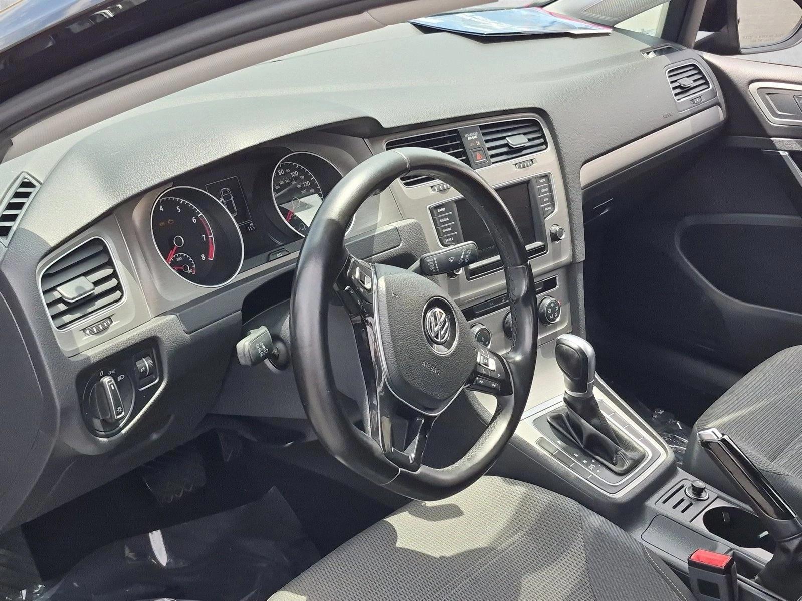 Thumbnail: 2017 Volkswagen Golf - 3
