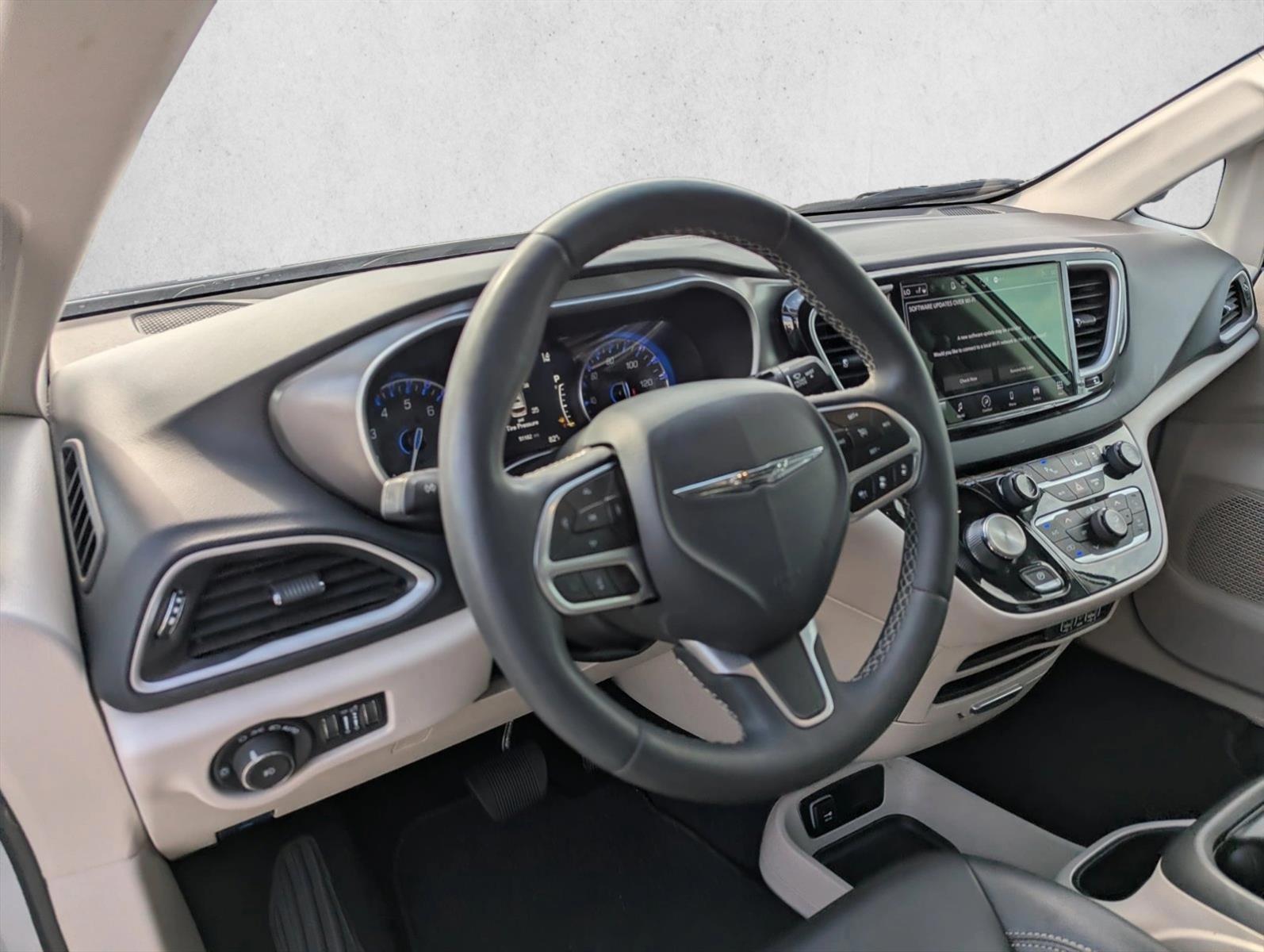 Thumbnail: 2024 Chrysler Pacifica - 3