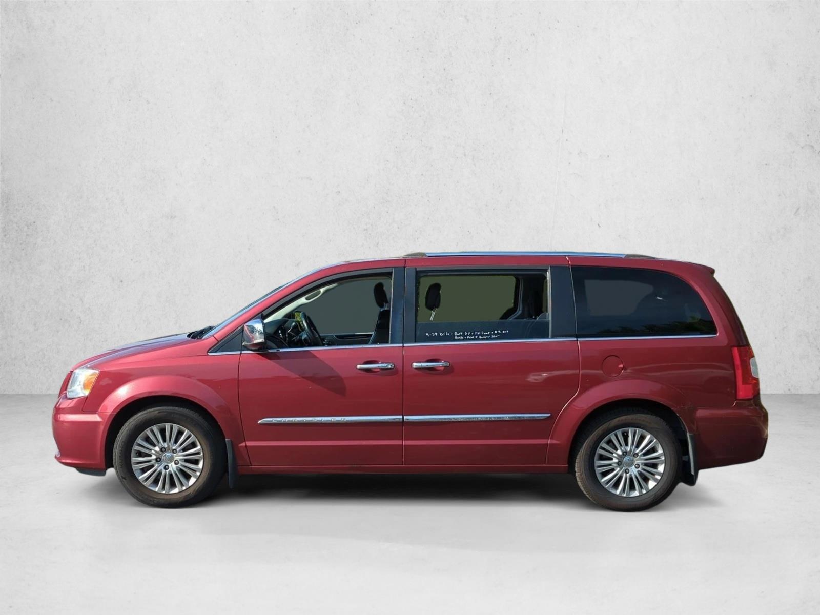 Thumbnail: 2015 Chrysler Town & Country - 2