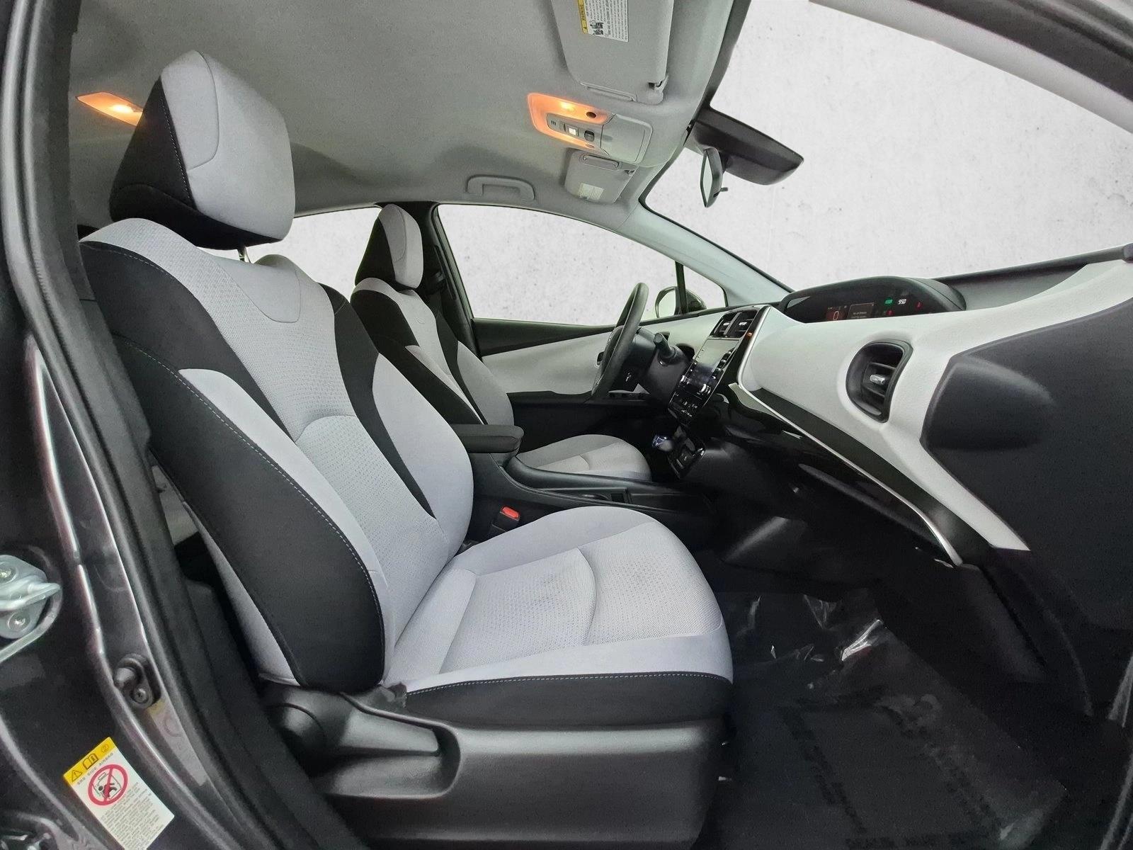 2022 Toyota Prius LE - Photo 23