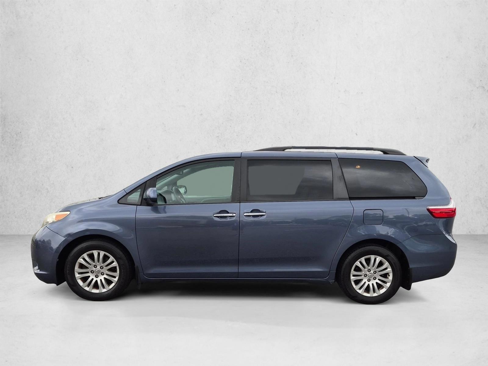 Thumbnail: 2015 Toyota Sienna - 2