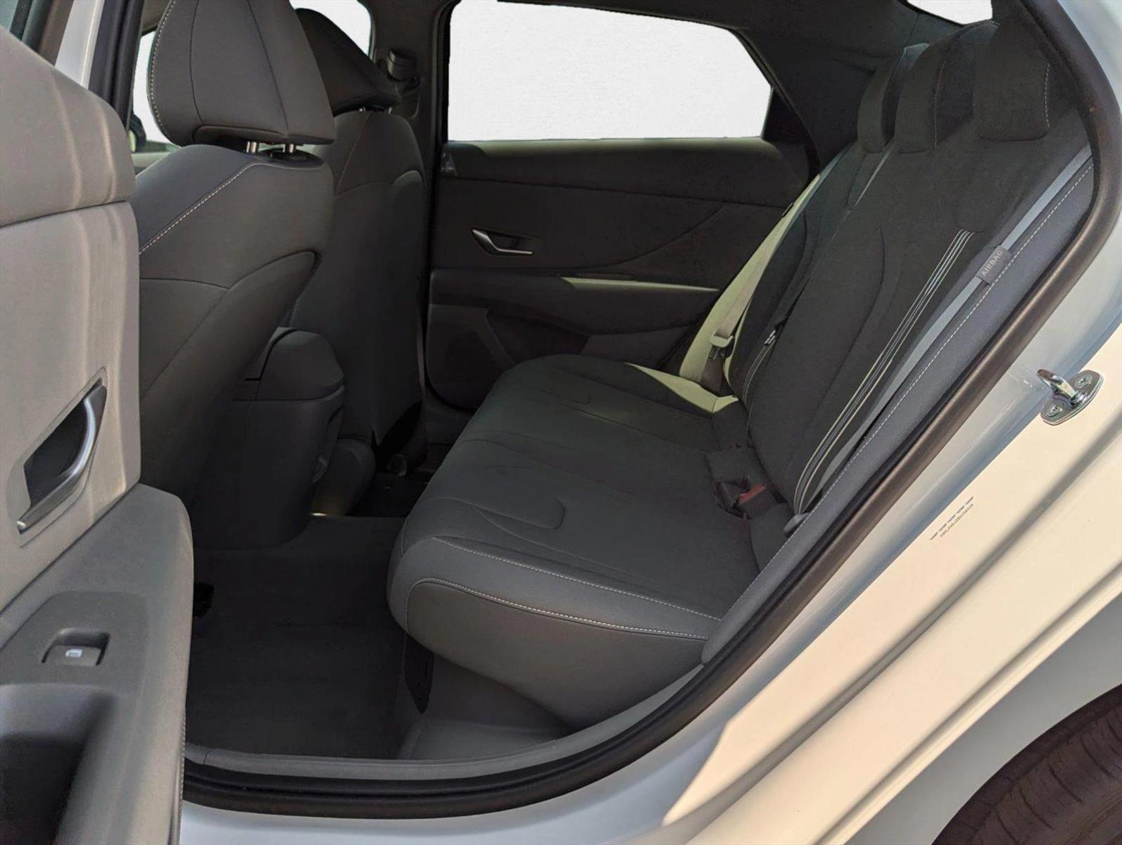 2025 Hyundai Elantra Blue - Photo 15