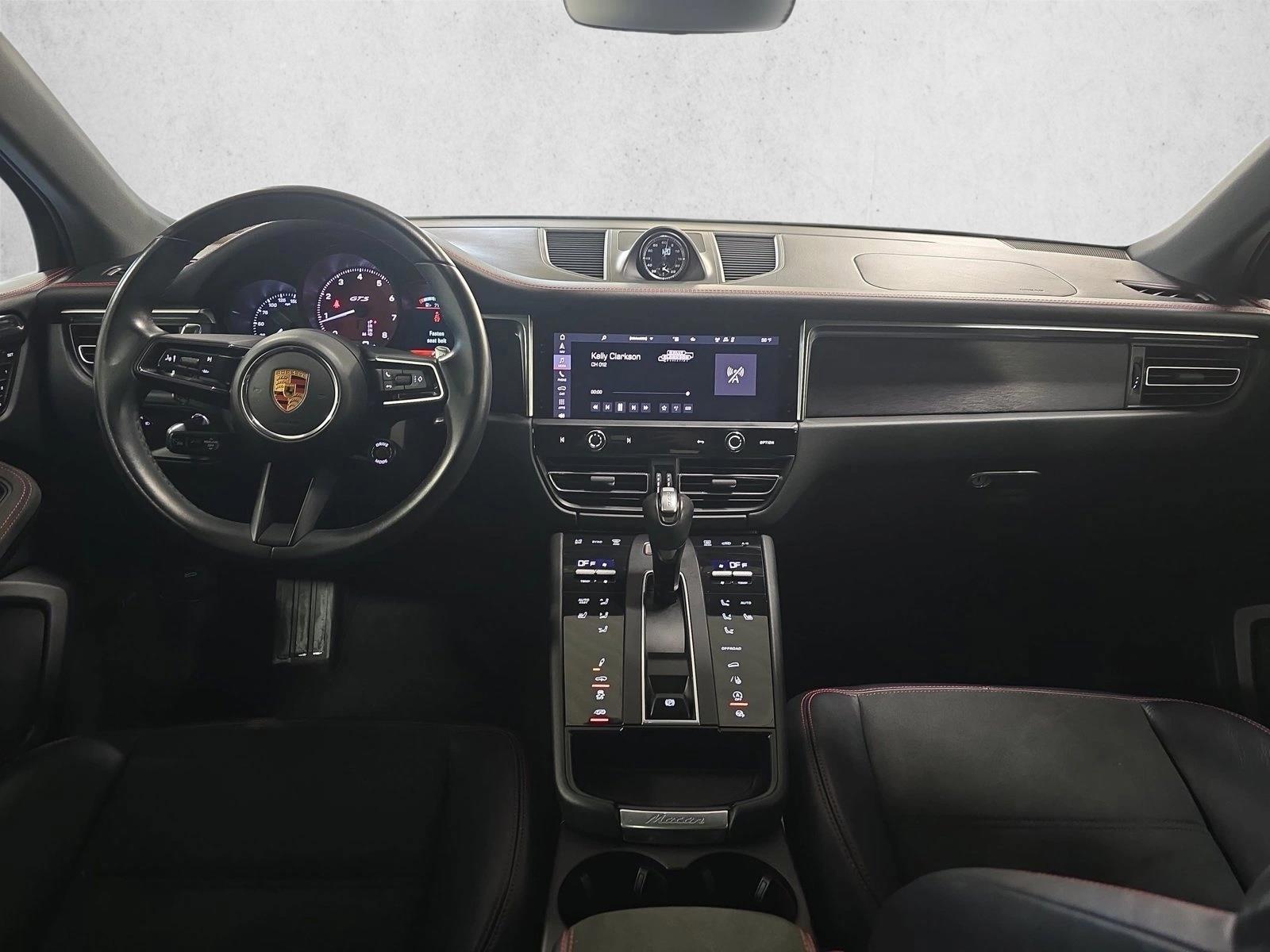 Thumbnail: 2023 Porsche Macan - 3