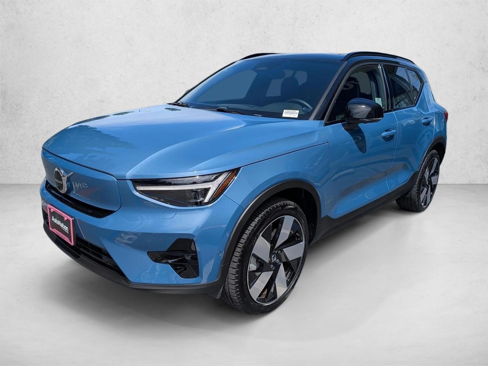 Thumbnail: 2023 Volvo XC40 - 1