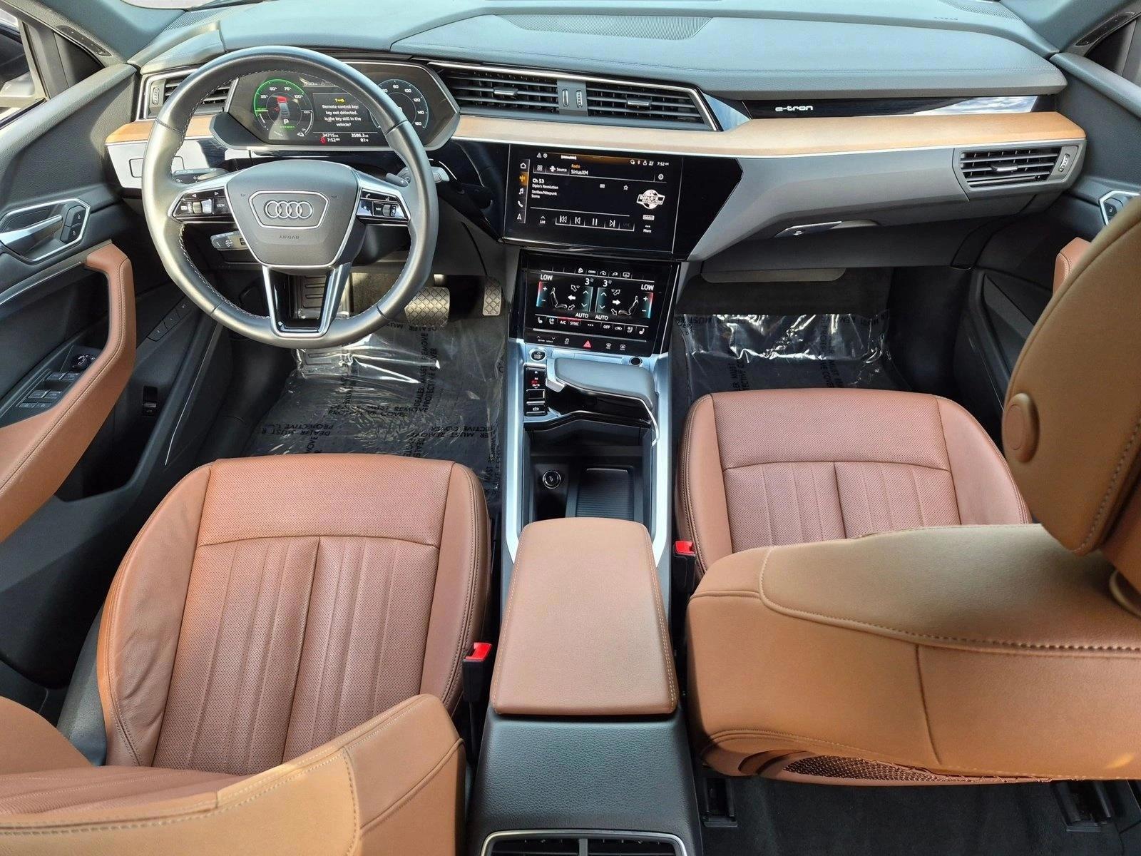 Thumbnail: 2024 Audi Q8 e-tron - 3