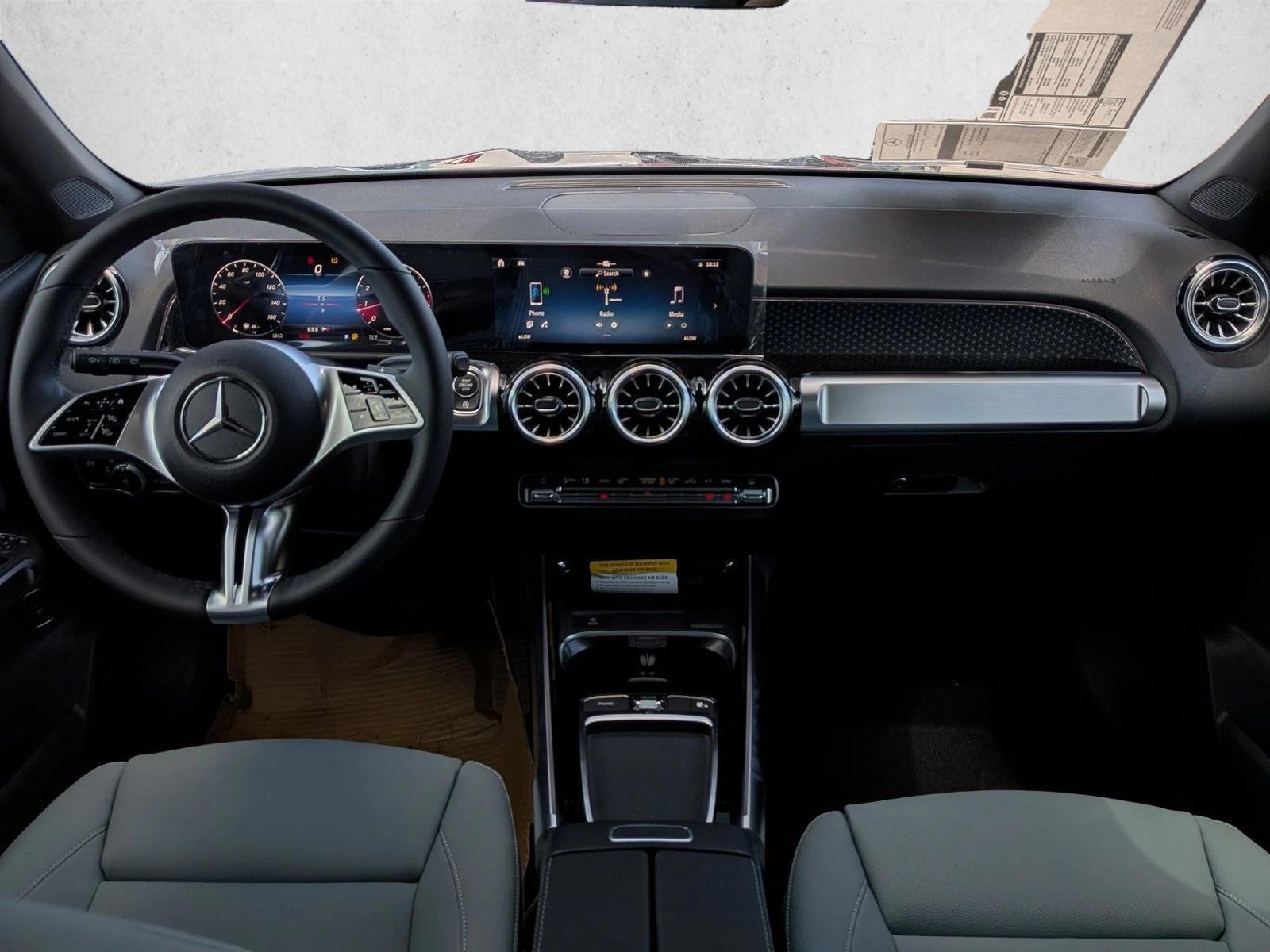 Thumbnail: 2026 Mercedes-Benz GLB - 4