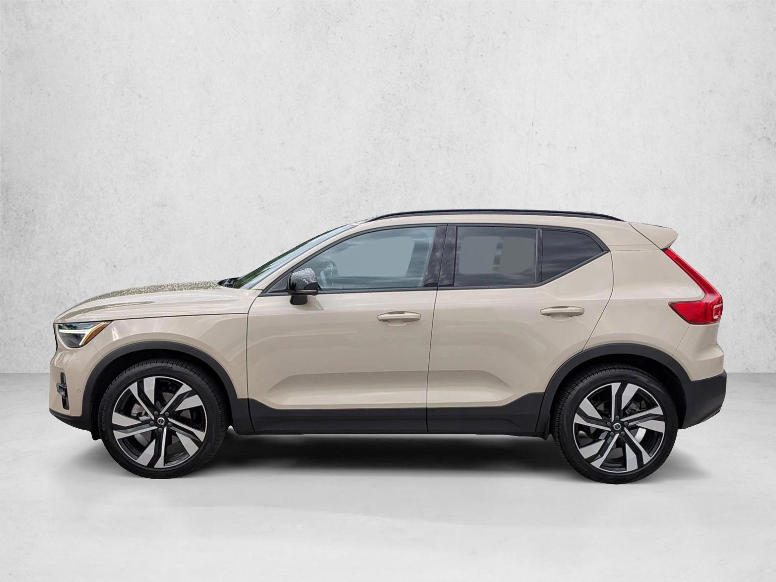 Thumbnail: 2025 Volvo XC40 - 2