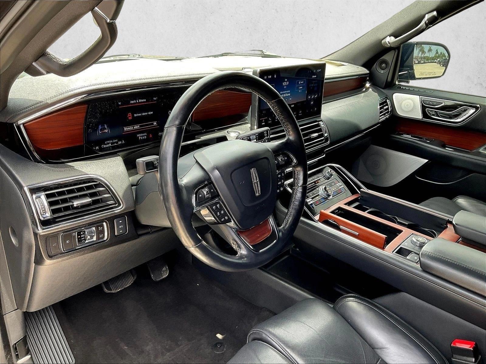 Thumbnail: 2023 Lincoln Navigator L - 4